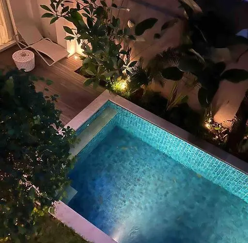 Stylish 1 Bd Pvt W Shared Kitchen And Pool スミニャック
