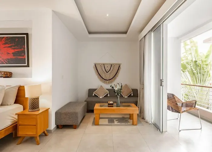 Stylish 1 Bd Pvt W Shared Kitchen And Pool
