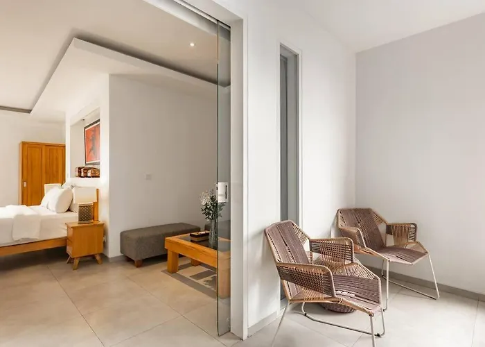 Stylish 1 Bd Pvt W Shared Kitchen And Pool アパート *