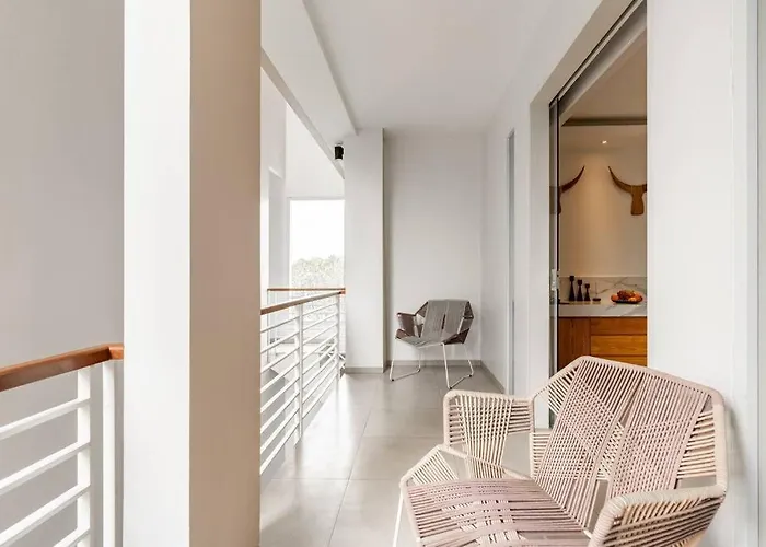 Stylish 1 Bd Pvt W Shared Kitchen And Pool * スミニャック